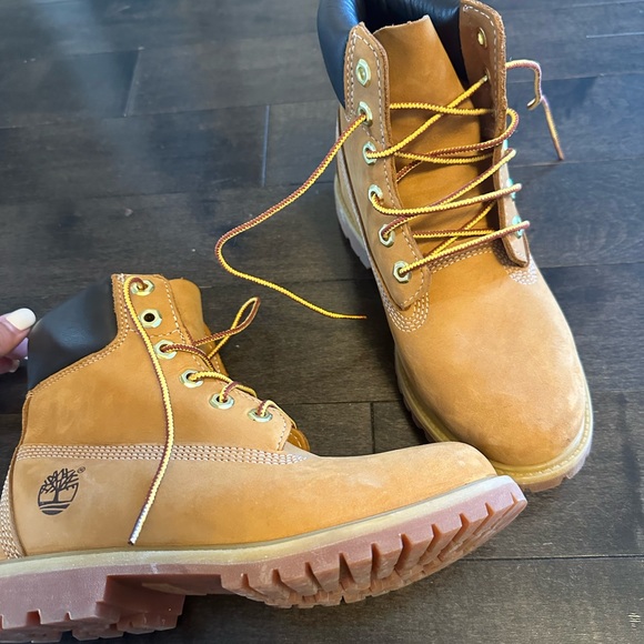 Boots - Picture 8 of 10